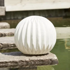 Lámpara LED para terraza Sandy, Ø 30 cm pila de plástico blanco