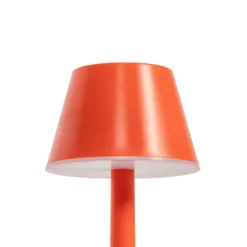 Lámpara LED recargable Lindby Gaja, roja, USB, IP44, RGBW, atenuable
