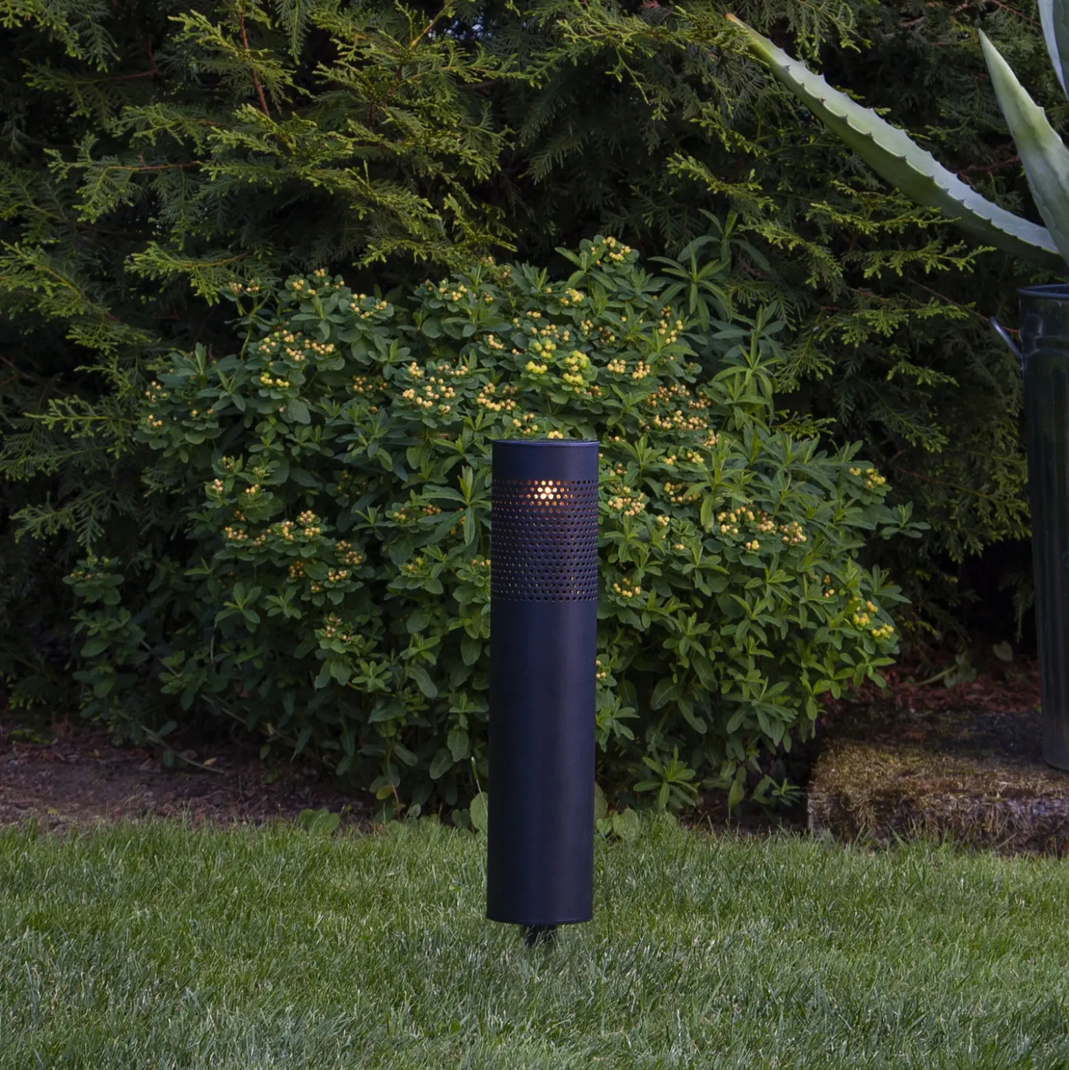 Lámpara LED solar Blace en negro, 39 cm de altura