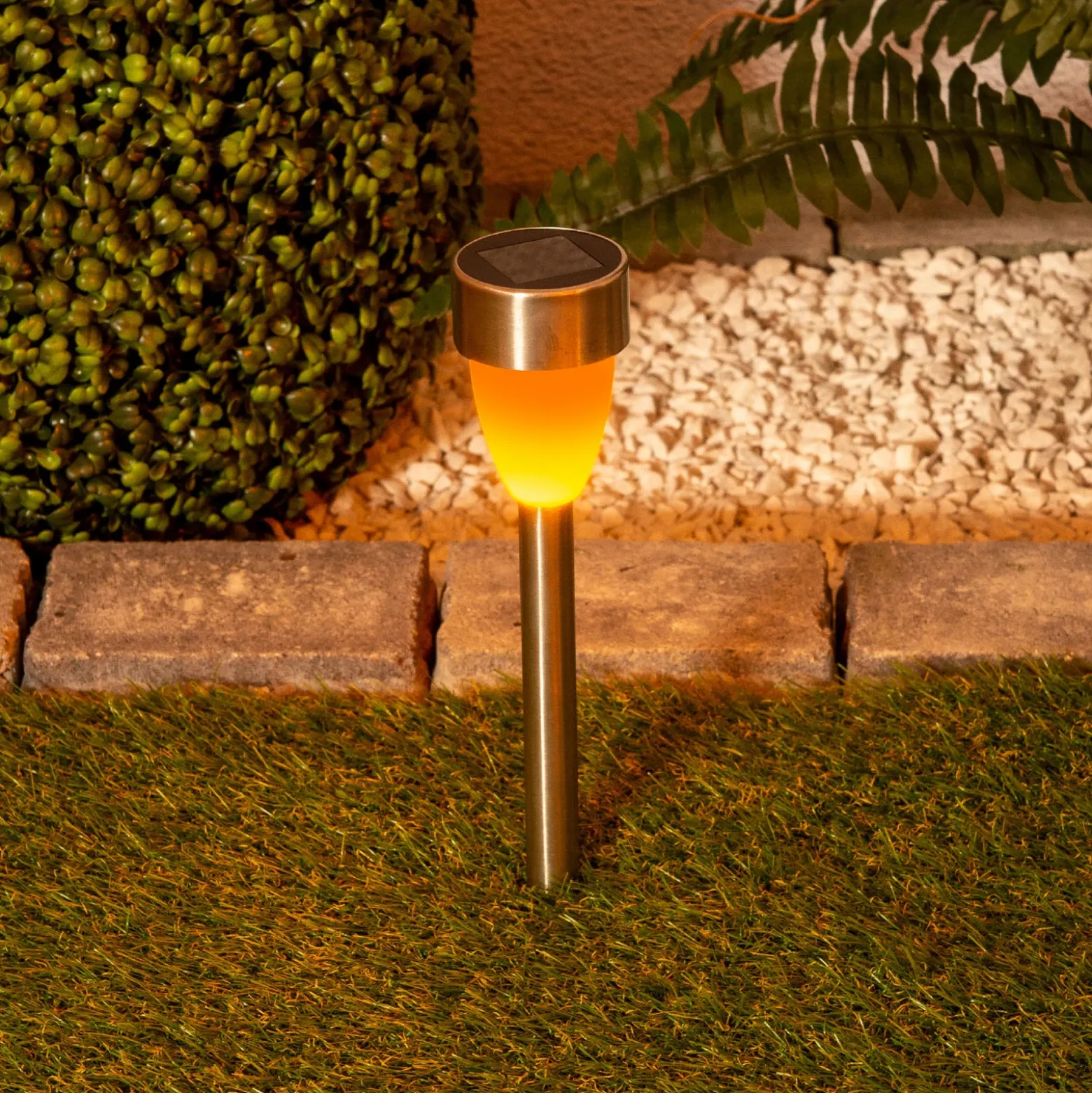 Lámpara LED solar 4135006 con efecto de llama, 6