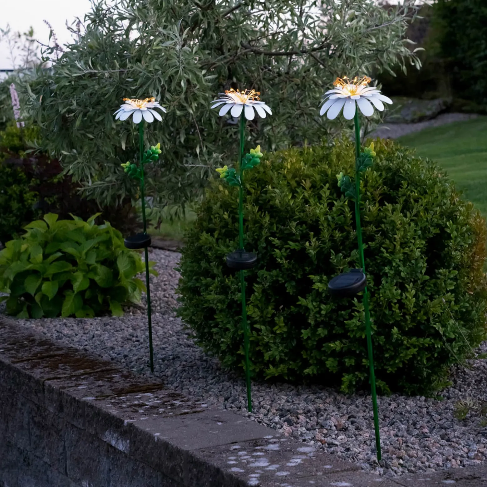 Lámpara LED solar Daisy en forma de margarita