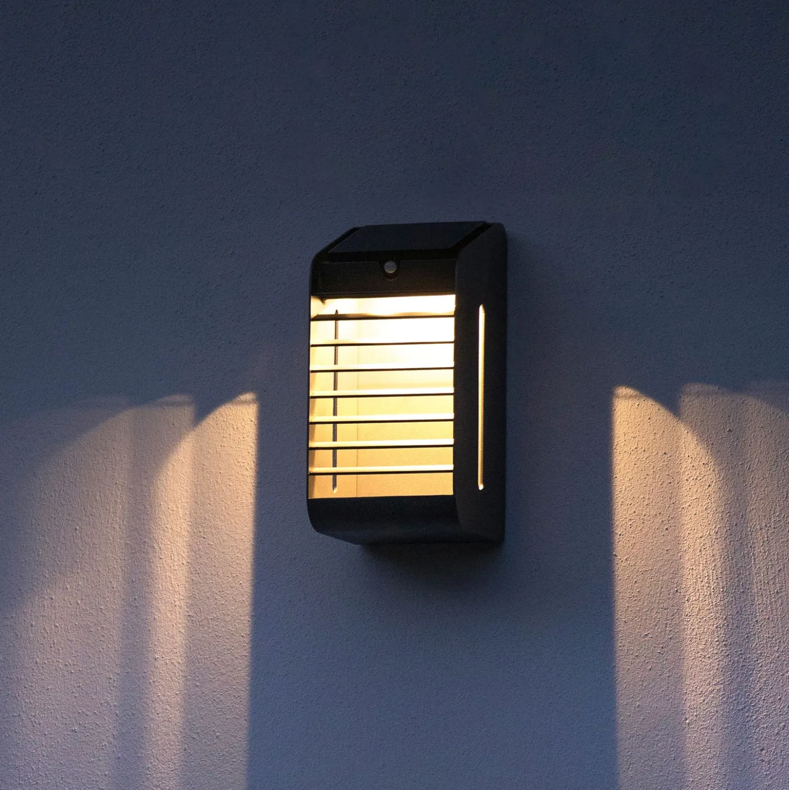 Lámpara LED solar de pared Corner con sensor, gris