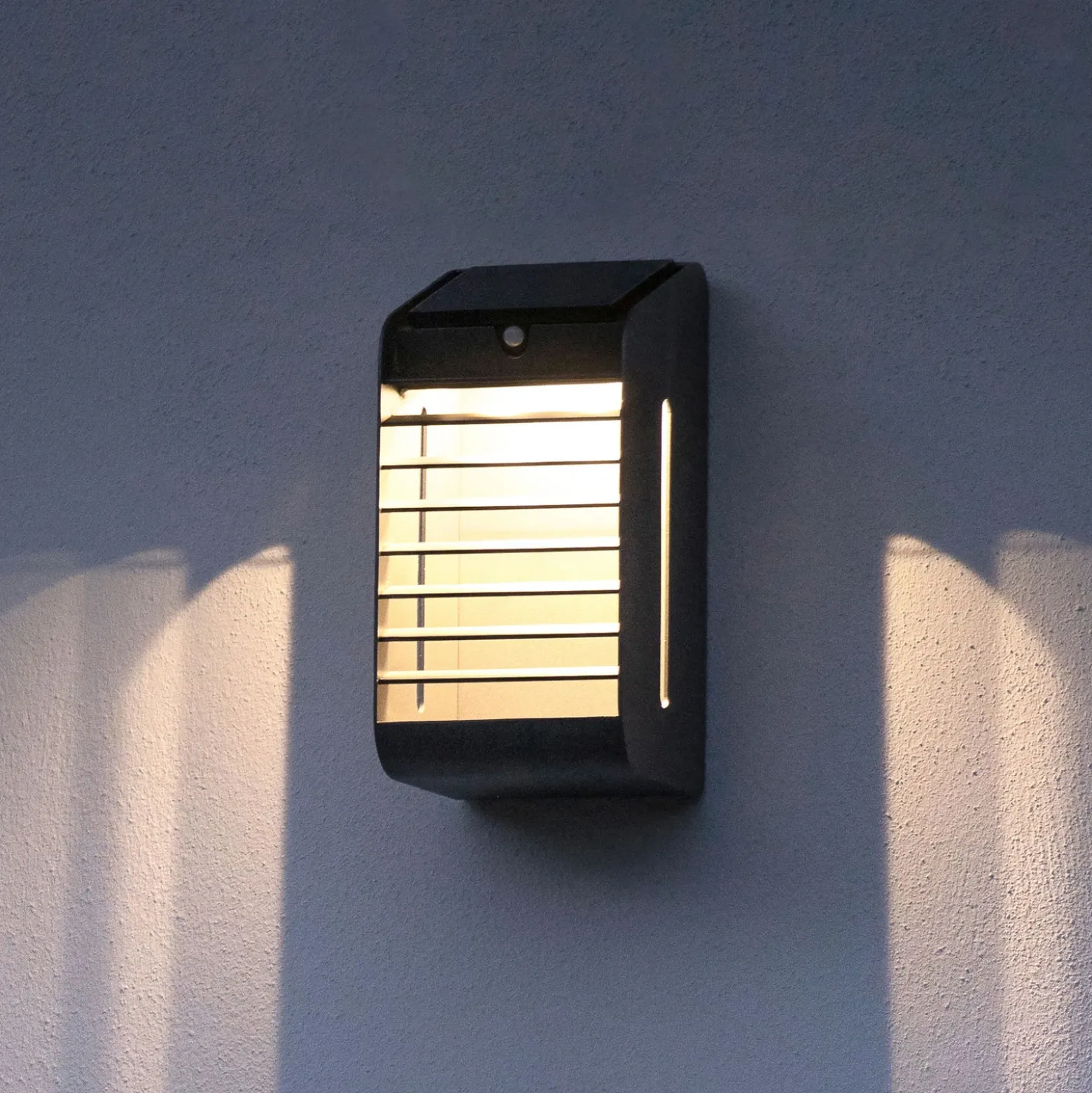 Lámpara LED solar de pared Corner con sensor, gris