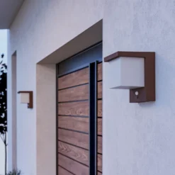 Lámpara LED solar de pared Frigento en color óxido, altura 15 cm, con sensor