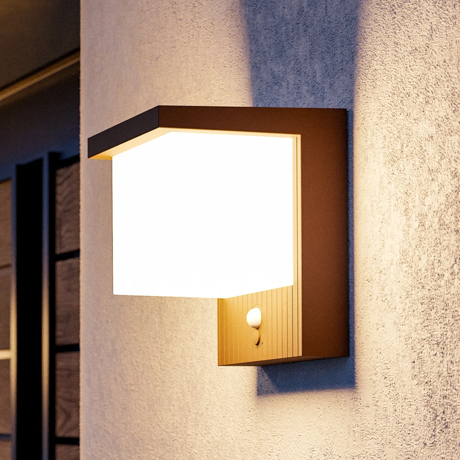 Lámpara LED solar de pared Frigento en color óxido, altura 15 cm, con sensor