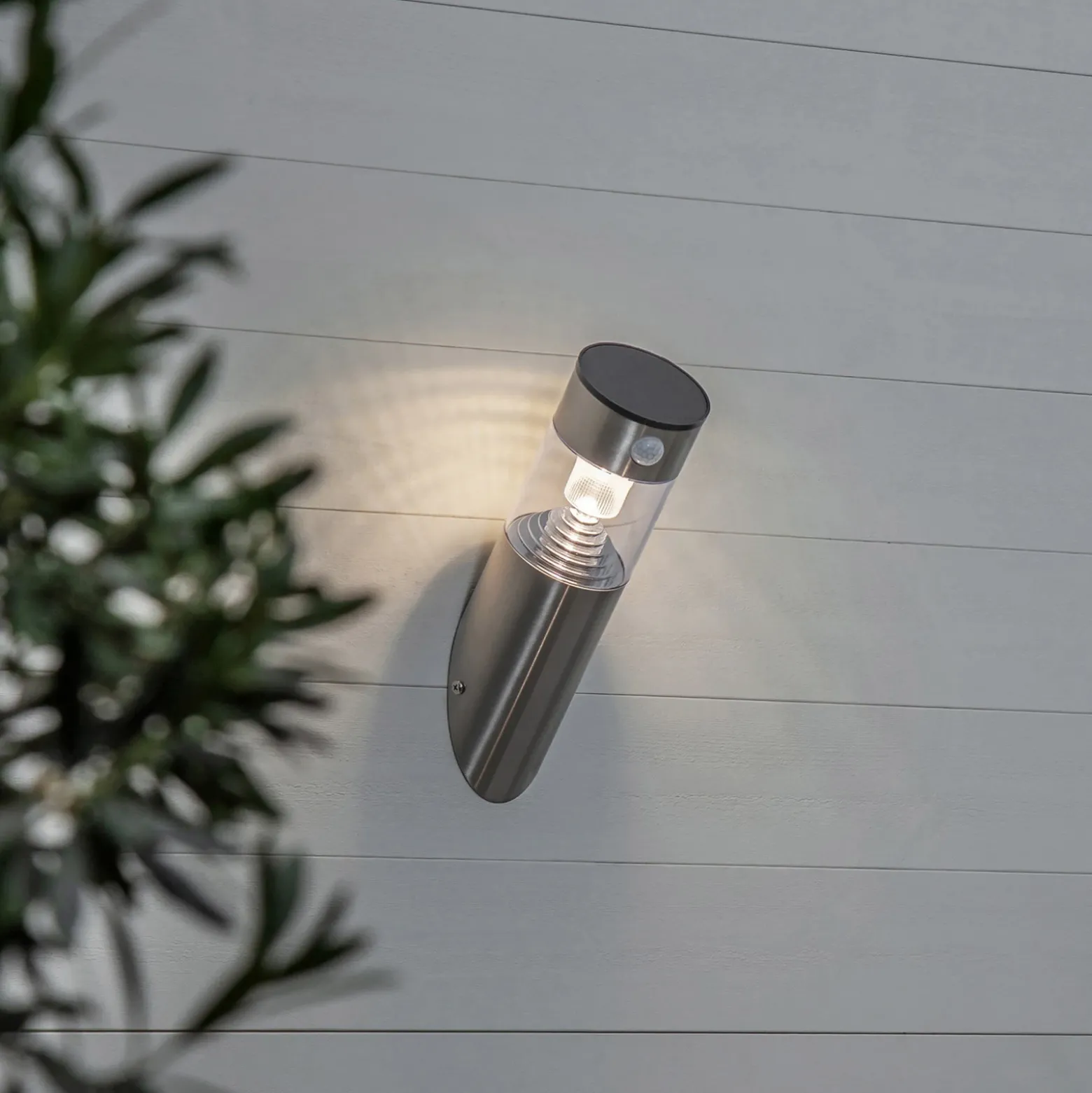 Lámpara LED solar de pared Marbella con detector de movimiento