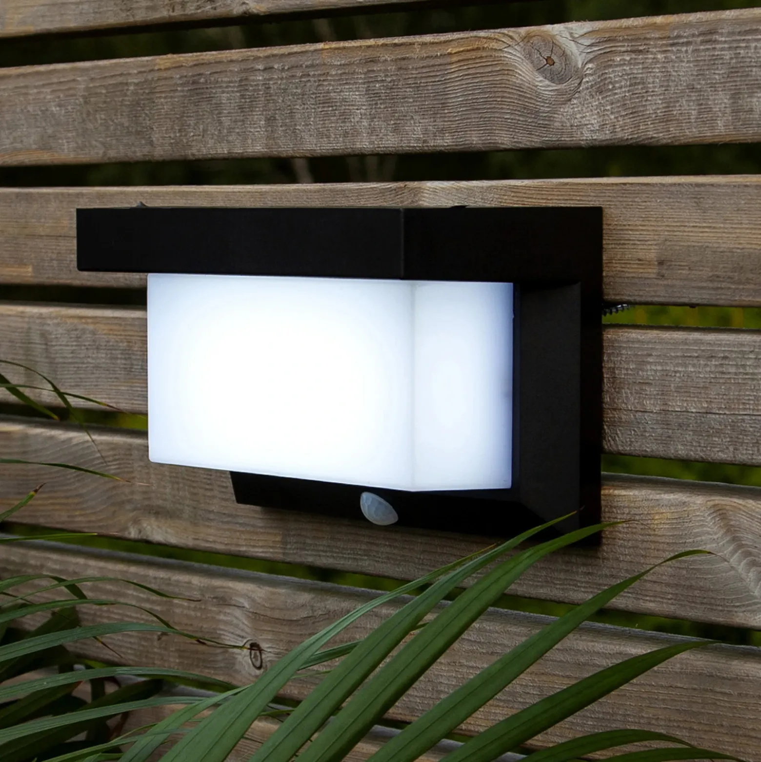 Lámpara LED solar de pared Valla con detector de movimiento