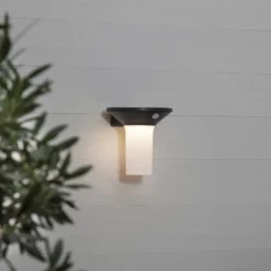 Lámpara LED solar de pared Valta con detector de movimiento