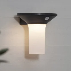 Lámpara LED solar de pared Valta con detector de movimiento