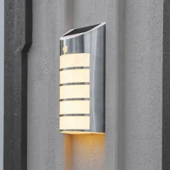 Lámpara LED solar de pared Wally con detector de movimiento