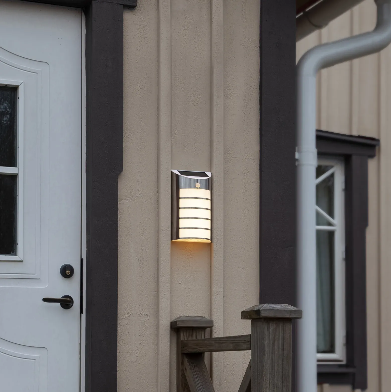 Lámpara LED solar de pared Wally con detector de movimiento