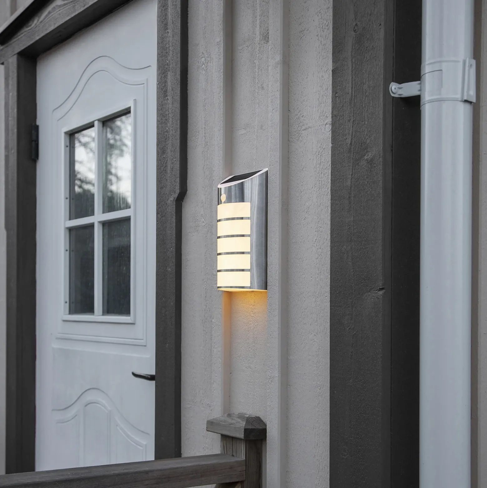 Lámpara LED solar de pared Wally con detector de movimiento