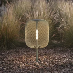 Lámpara LED solar de pie para jardín Faylen de Lucande, verde salvia, IP65