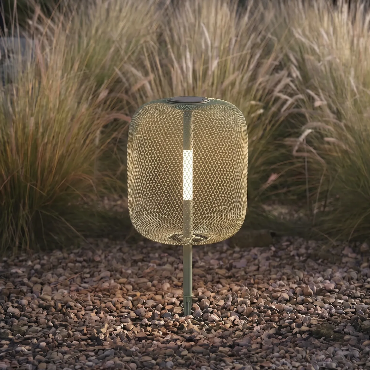 Lámpara LED solar de pie para jardín Faylen de Lucande, verde salvia, IP65