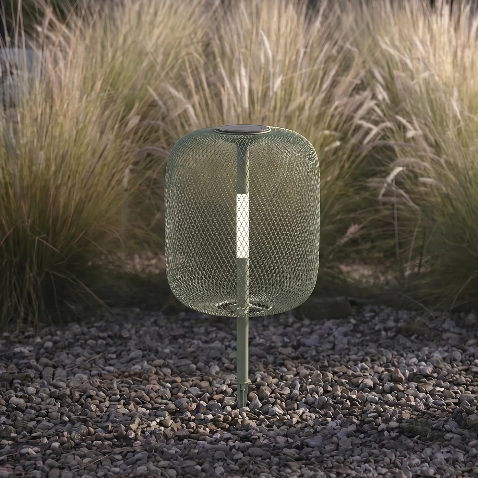 Lámpara LED solar de pie para jardín Faylen de Lucande, verde salvia, IP65