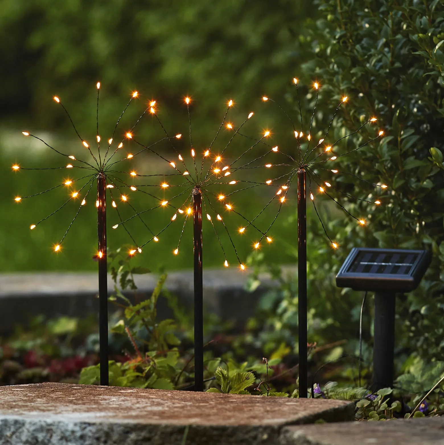 Lámpara LED solar Firework, set con picas tierra
