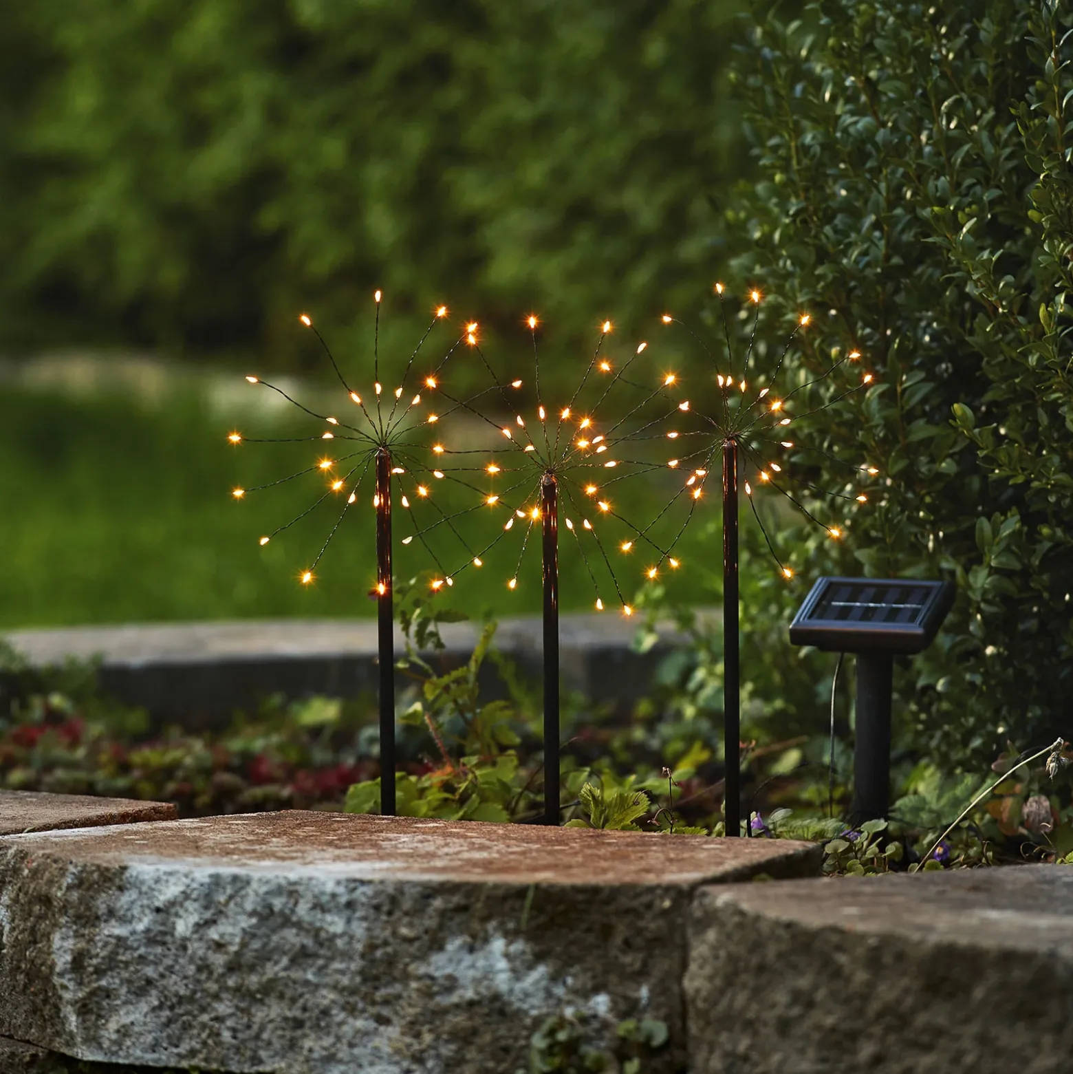 Lámpara LED solar Firework, set con picas tierra