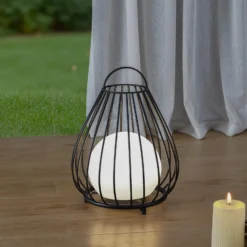 Lámpara LED solar Kelda de Lindby, negra, metal, 38 cm, atenuable.