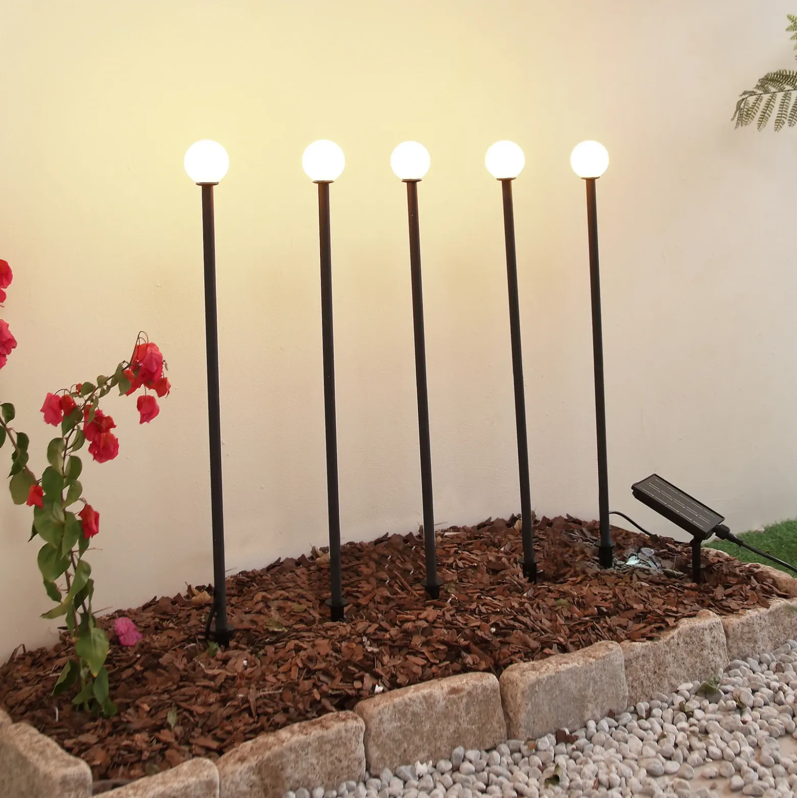 Lámpara LED solar Lindby Freydis, juego de 5, negro, 2000 K