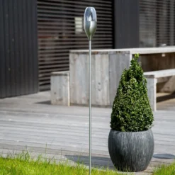 Lámpara LED solar Lindby Jari, altura 122 cm, acero inoxidable, transparente