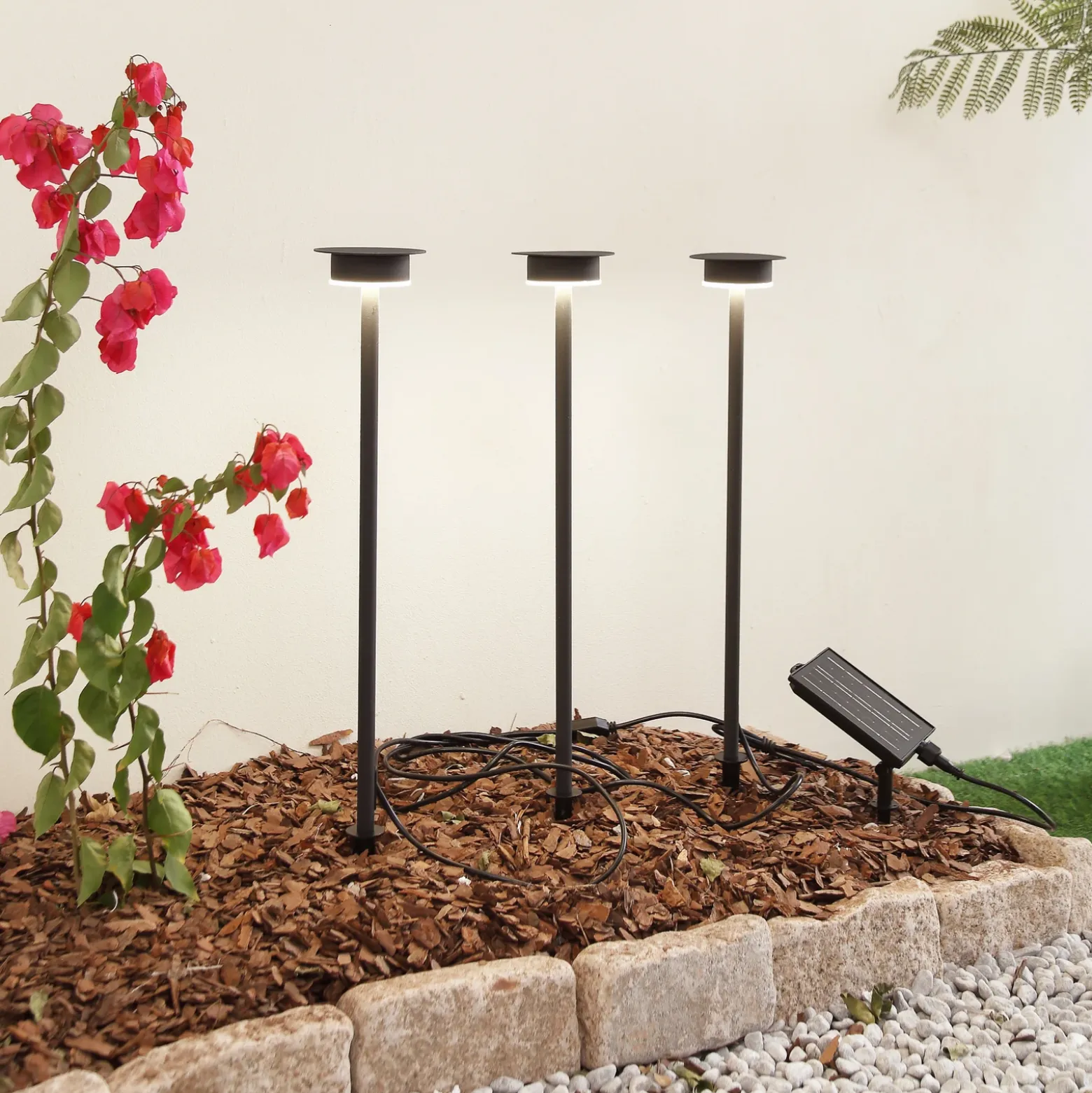 Lámpara LED solar Lyris de Lindby, juego de 3, negro, aluminio, 3000 K
