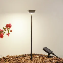 Lámpara LED solar Lyris de Lindby, negra, aluminio, 3000 K