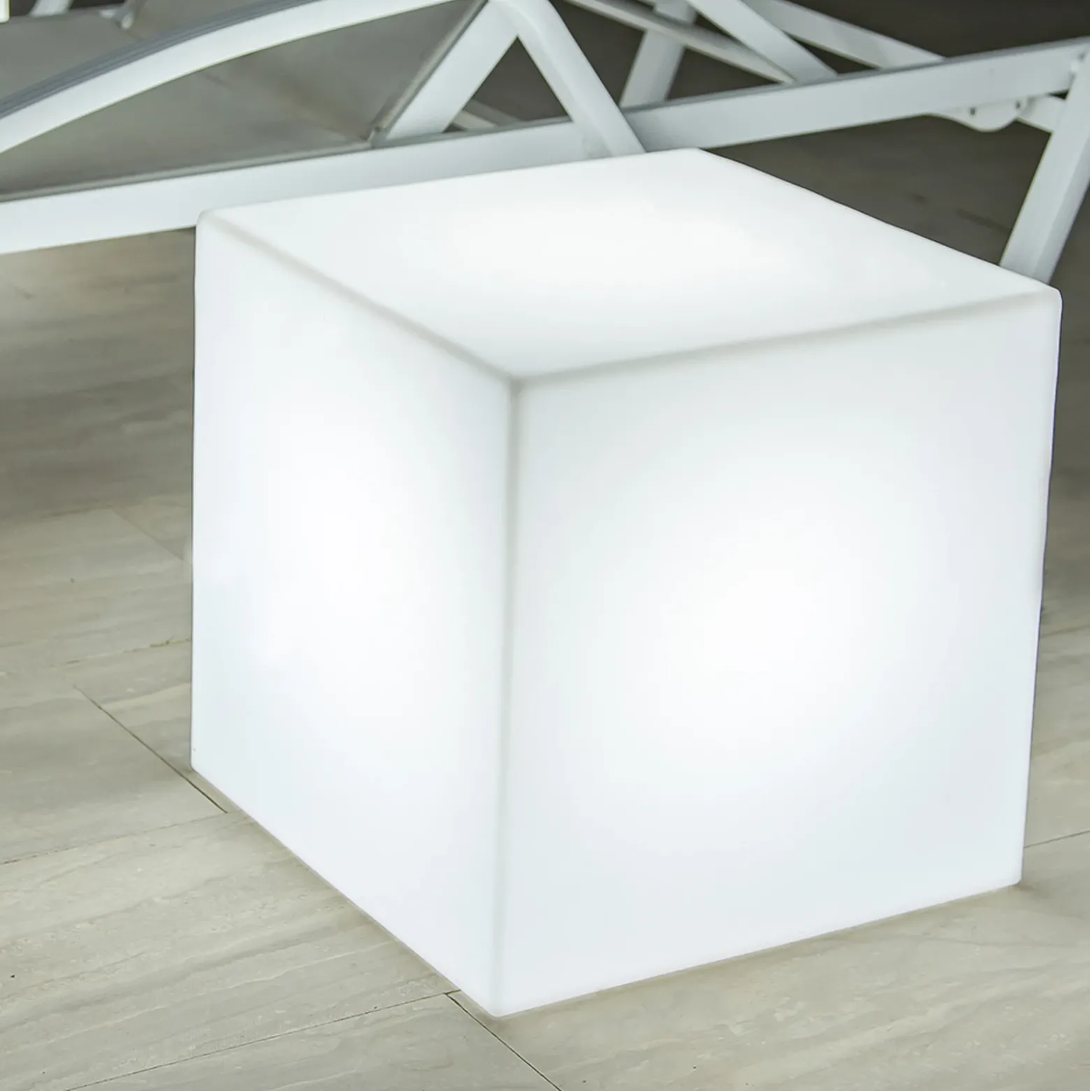 Lámpara LED solar Newgarden Cuby, 40 x 40 cm