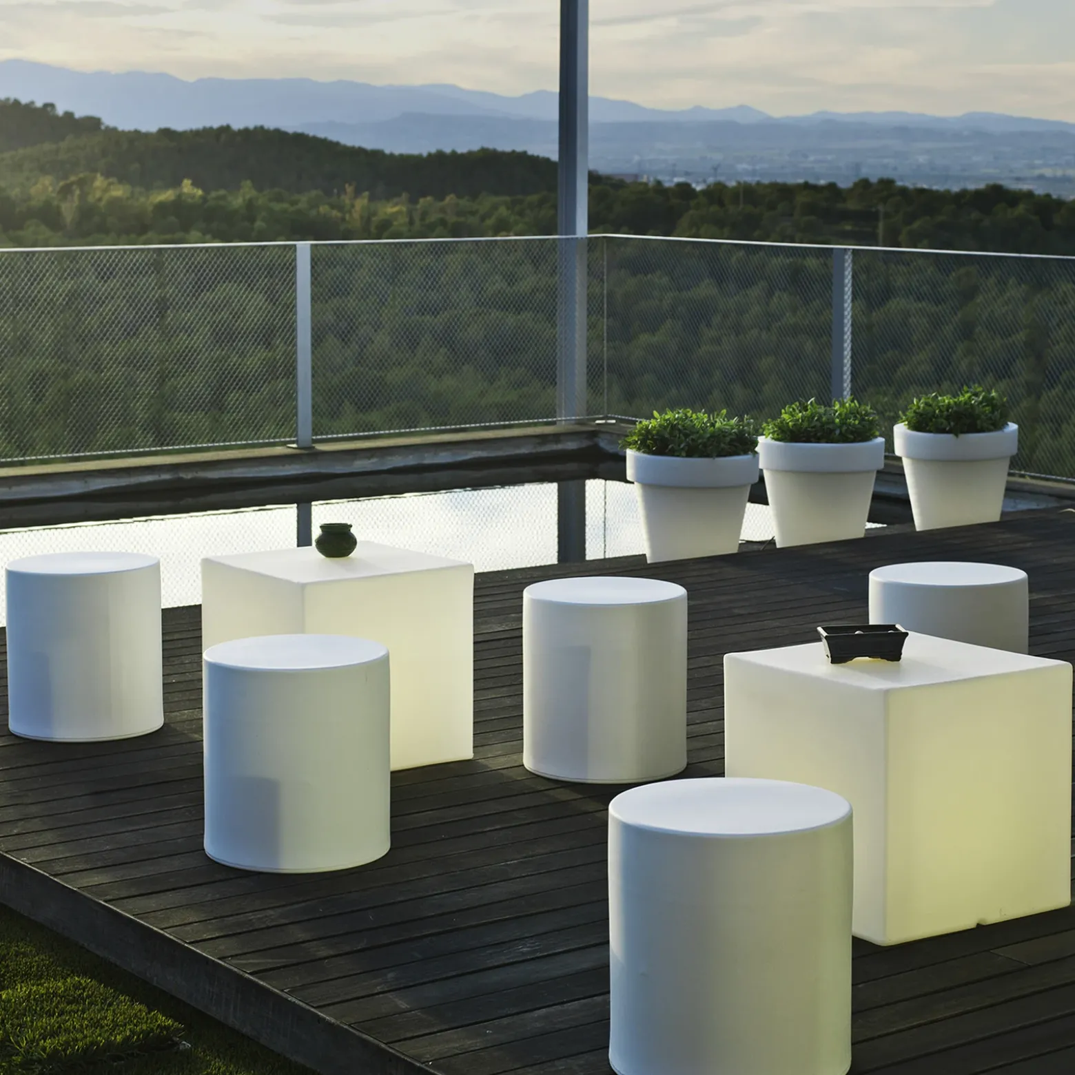 Lámpara LED solar Newgarden Cuby, 40 x 40 cm