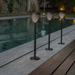 Lámpara LED solar Newgarden Greta, negra