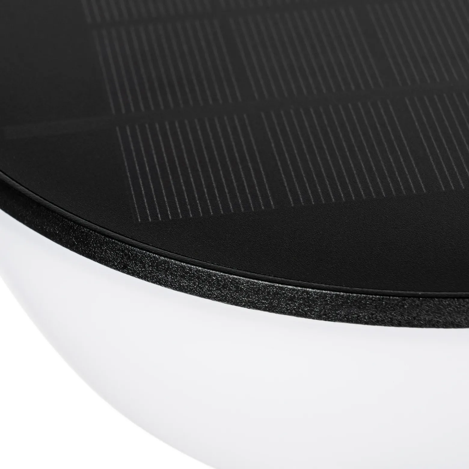 Lámpara LED solar para caminos Lindby Obintu, negra, 63 cm, con sensor
