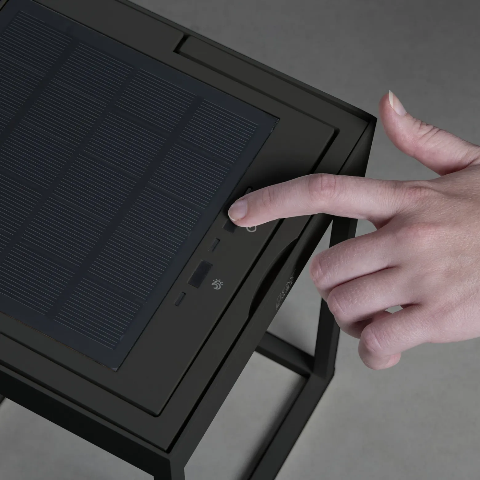 Lámpara LED solar Portofino, pared/mesa, negro