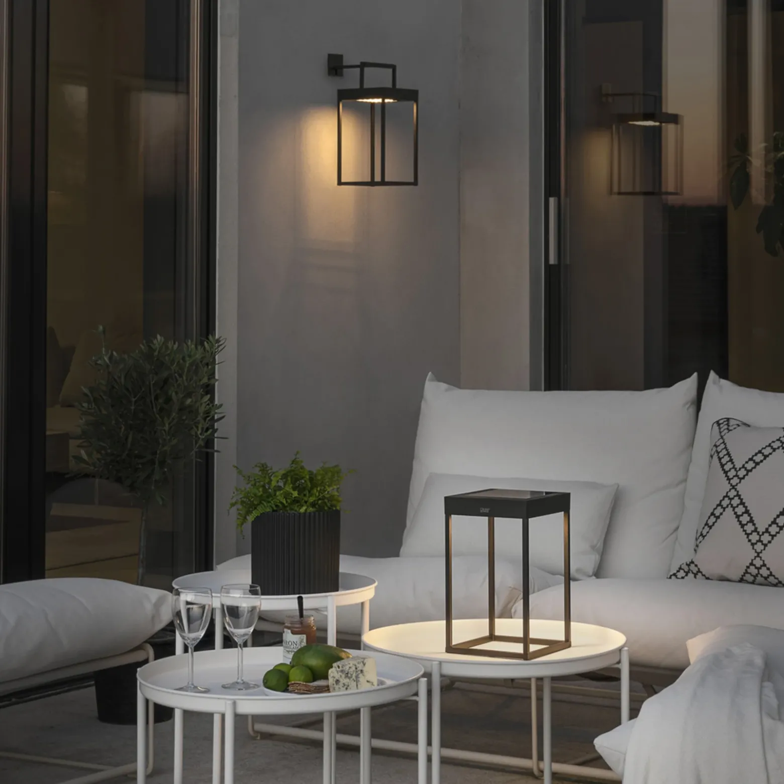 Lámpara LED solar Portofino, pared/mesa, negro