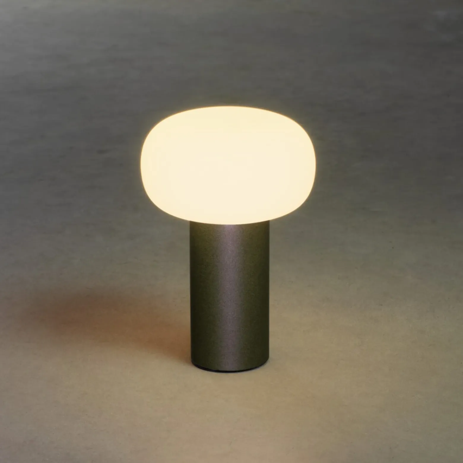 Lámpara mesa LED Antibes IP54 batería, RGBW, negro