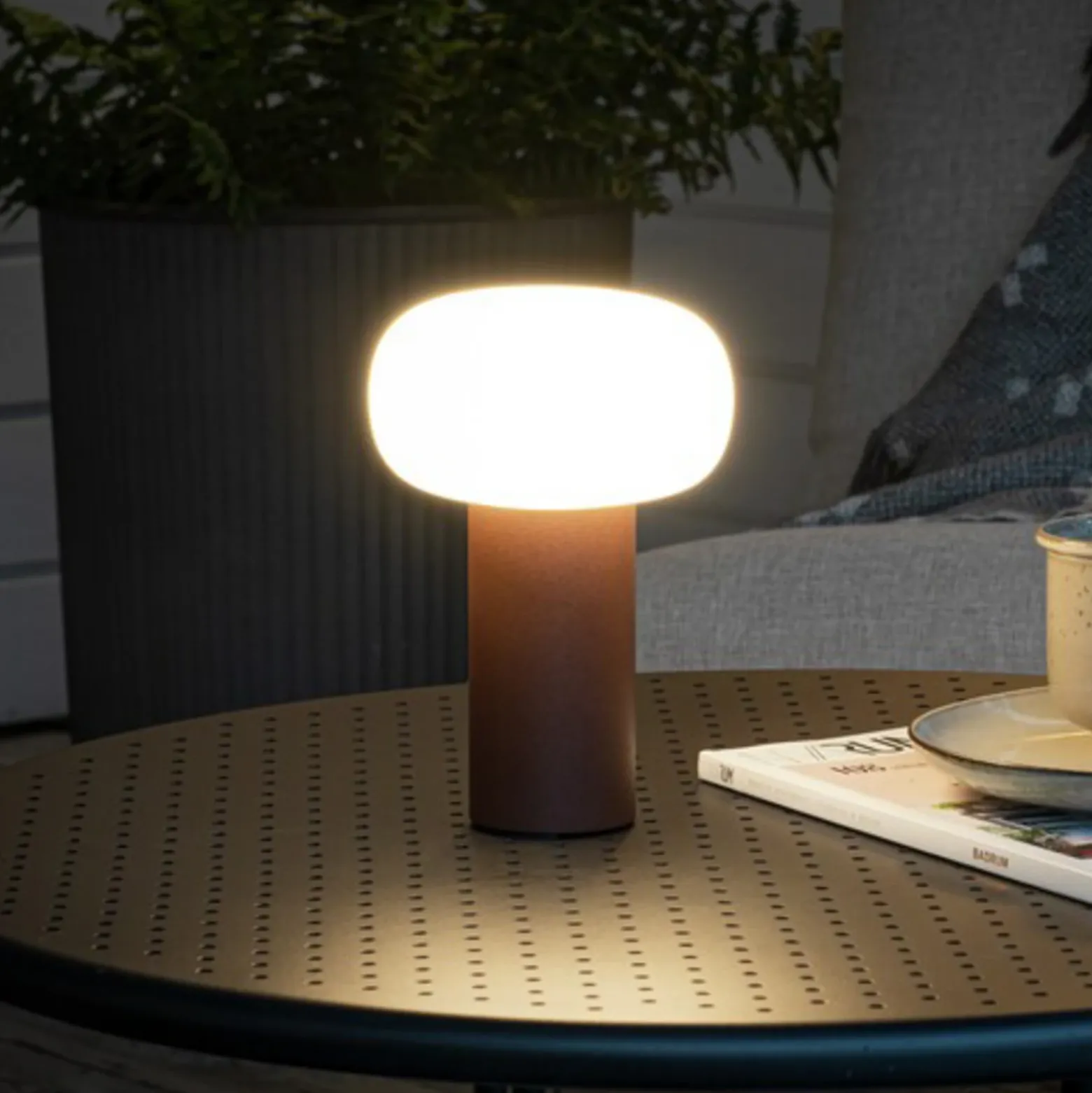 Lámpara mesa LED Antibes IP54 batería, RGBW, óxido