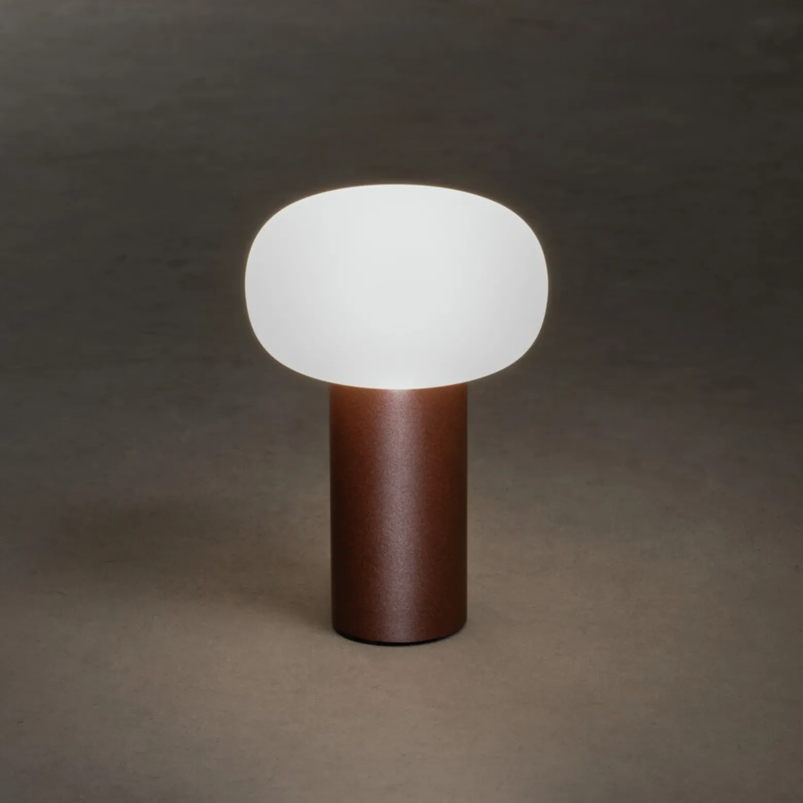 Lámpara mesa LED Antibes IP54 batería, RGBW, óxido