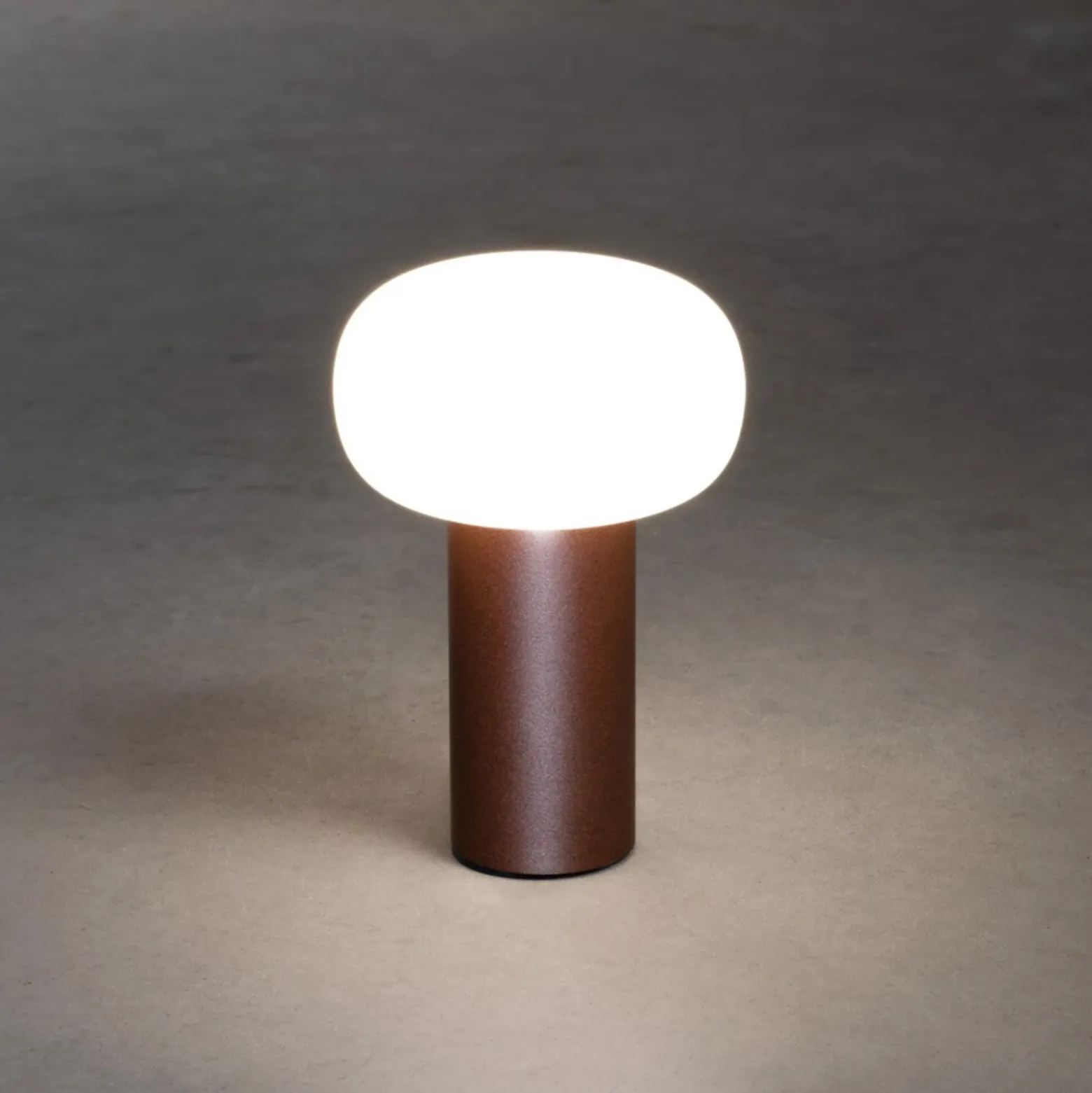 Lámpara mesa LED Antibes IP54 batería, RGBW, óxido
