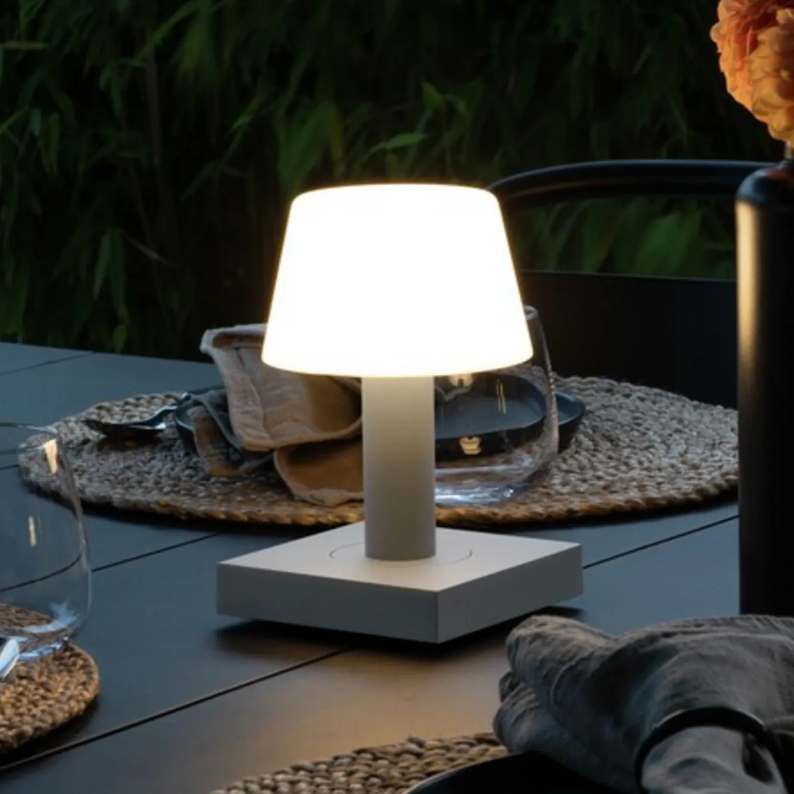 Lámpara mesa LED Monaco de exterior batería blanco