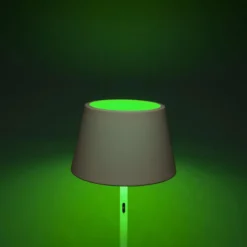 Lámpara pie LED Pomezia para exterior, USB, blanco