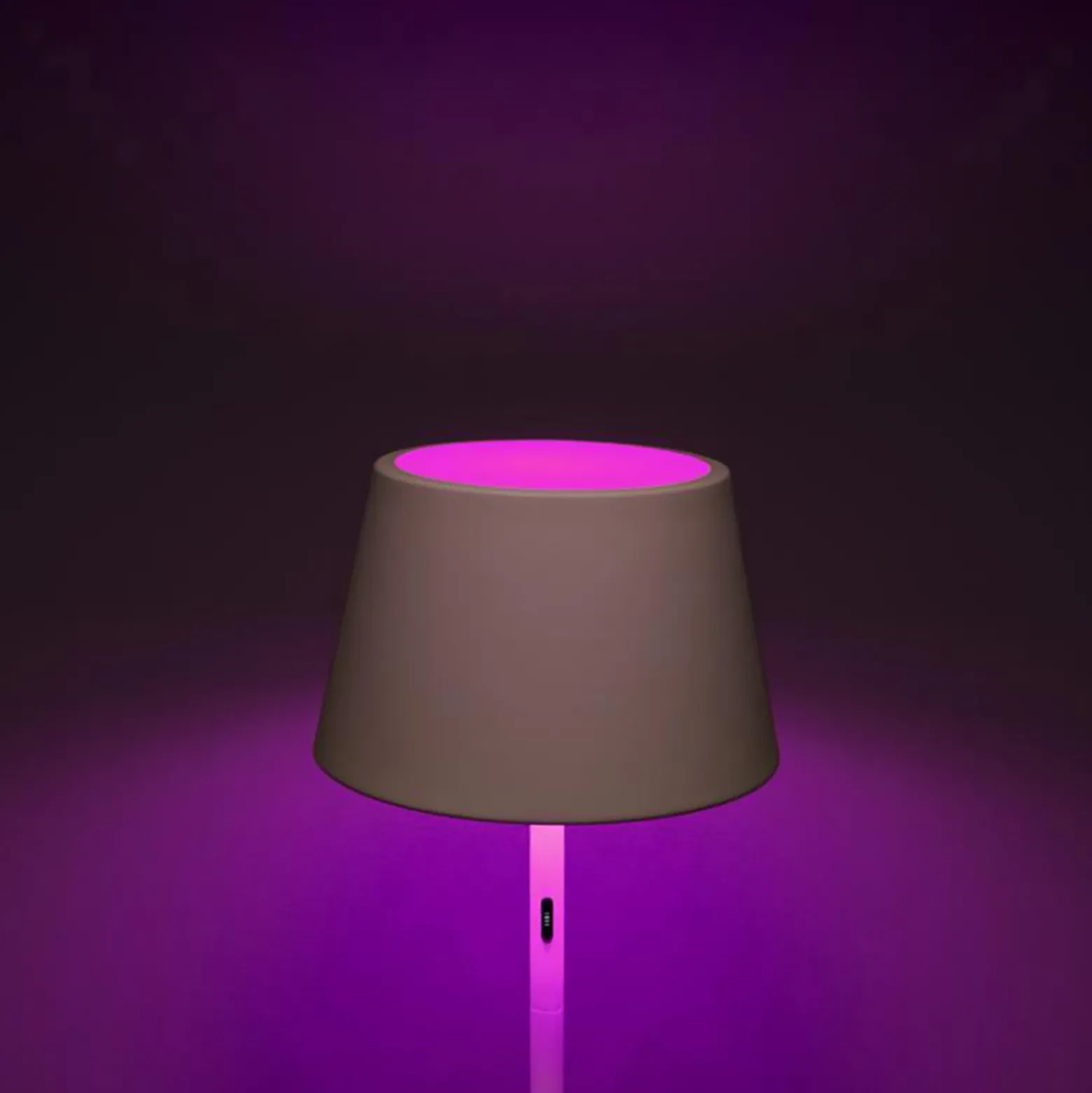 Lámpara pie LED Pomezia para exterior, USB, blanco