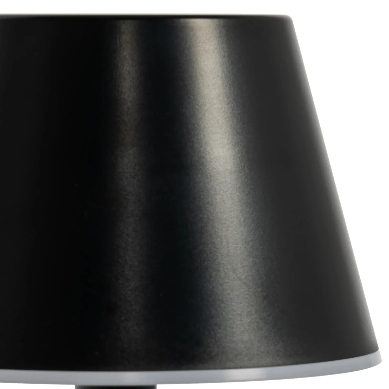 Lámpara recargable Lindby LED Gaja, negra, USB, IP44, RGBW, atenuable.