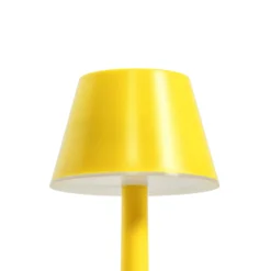Lámpara recargable Lindby LED Gaja, amarilla, USB, IP44, RGBW, atenuable