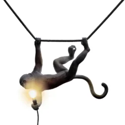 Lámpara SELETTI Monkey, ancho 44 cm, negra, enchufe, IP44