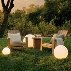 Lámparas LED solares Lago de Lindby, juego de 3, globos, pincho de suelo, blanco