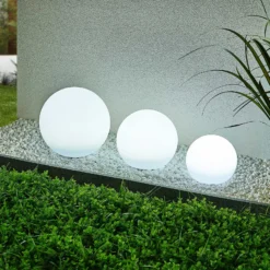 Lámparas LED solares Lindby Lago, RGBW, juego de 3, globos, pincho de suelo