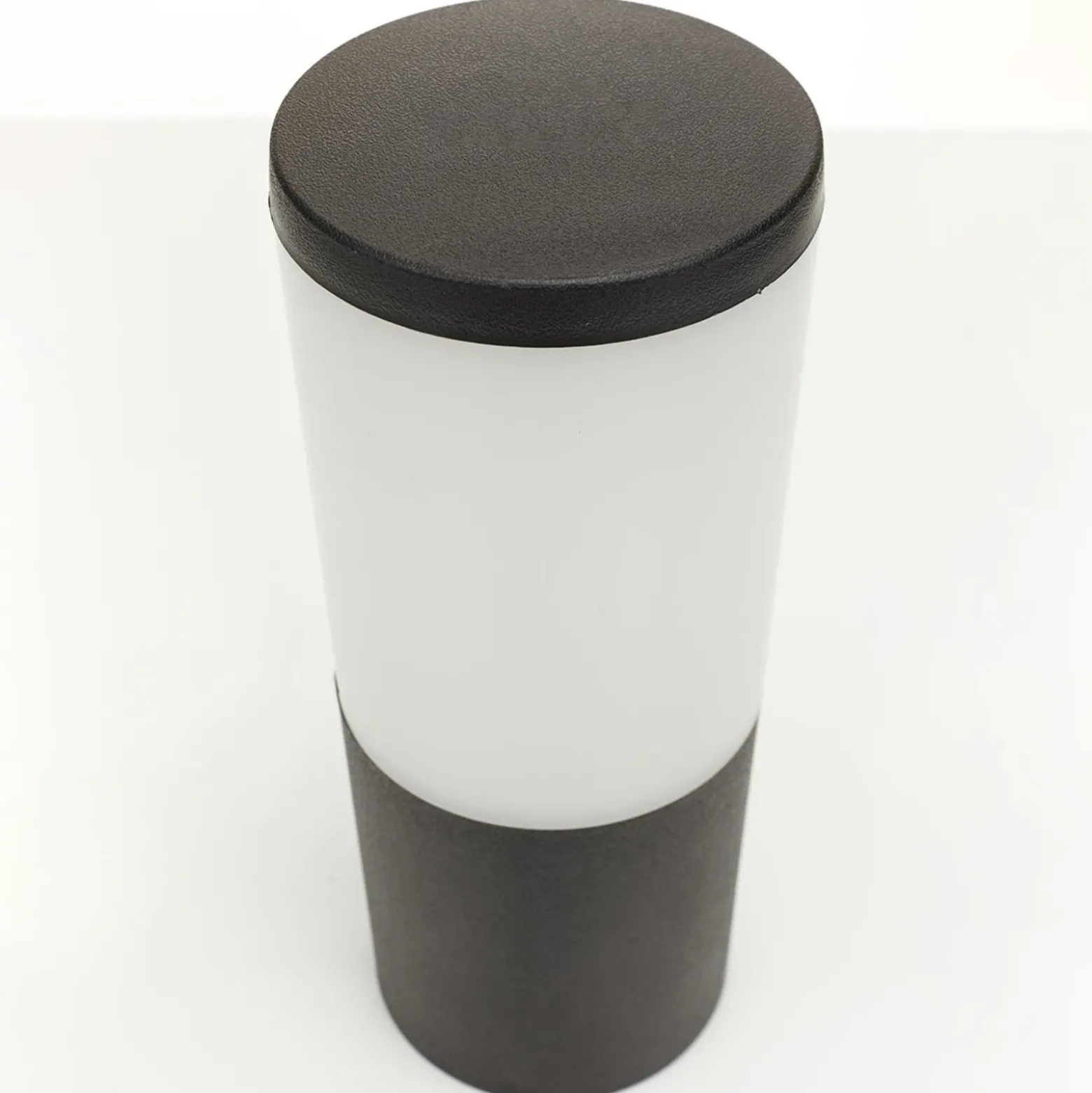 Lámpara sobremuro LED Amelia, CCT, negra, altura 25 cm