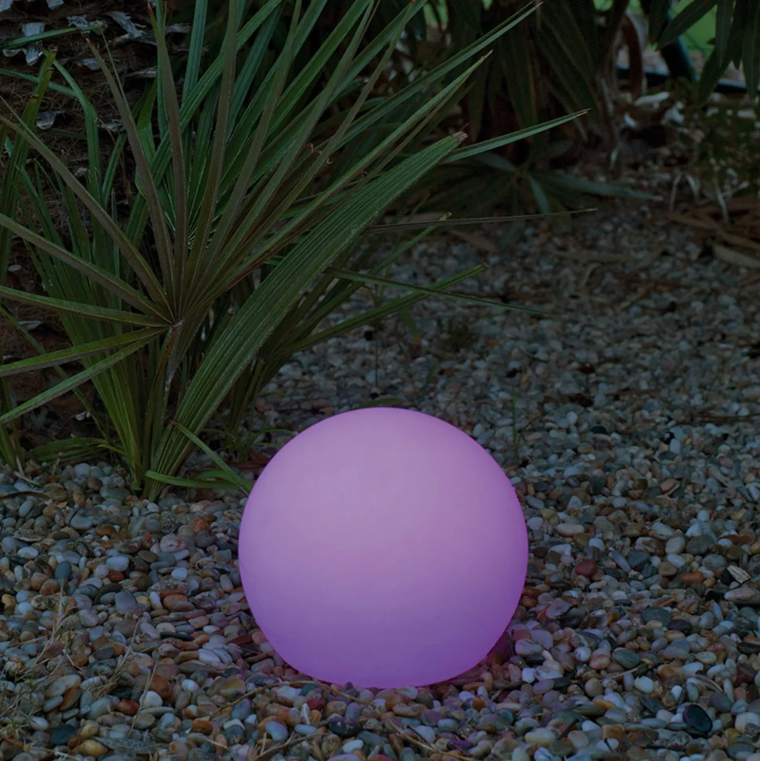 Lámpara solar Buly de Newgarden, flotante, Ø 20cm