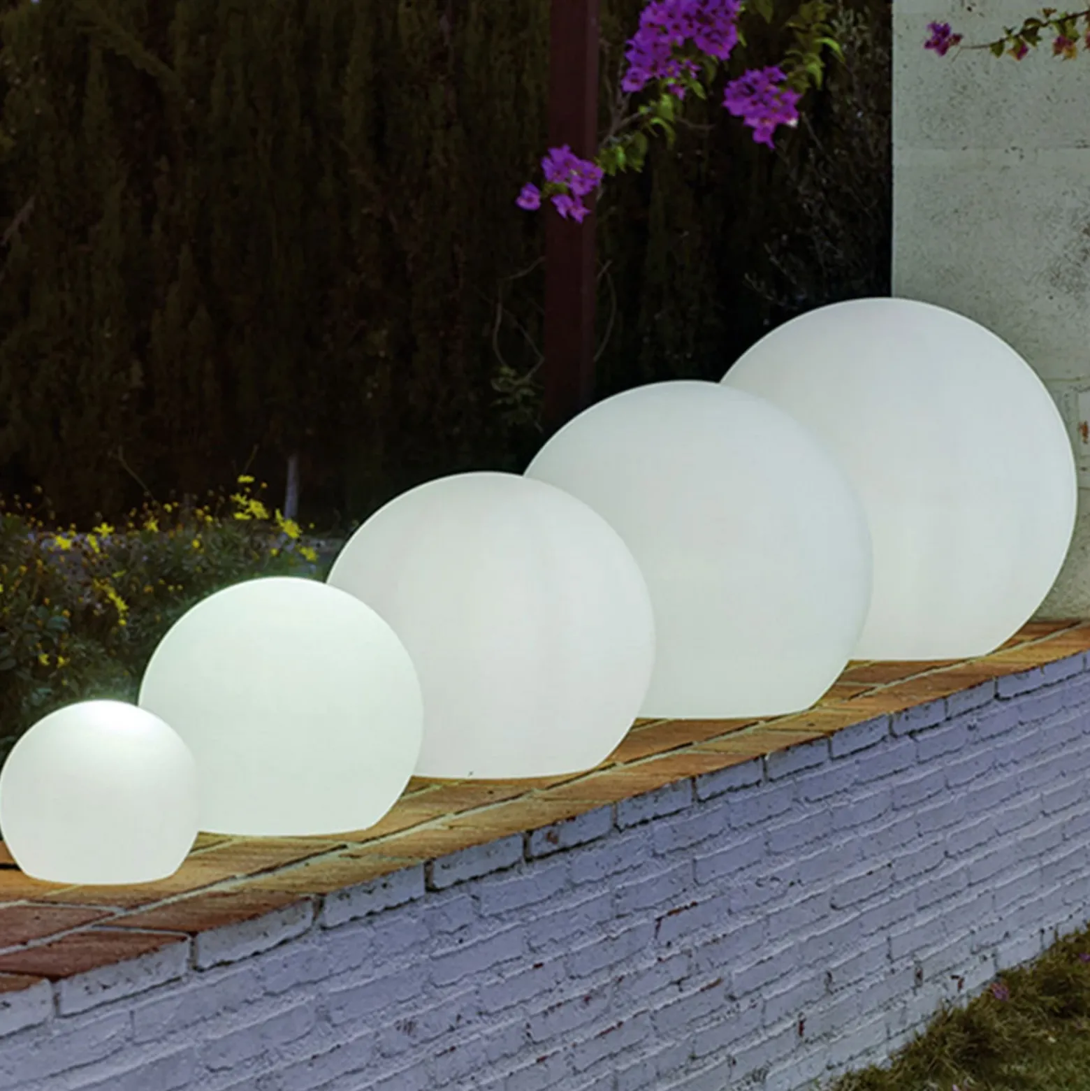 Lámpara solar Buly de Newgarden, flotante, Ø 30cm