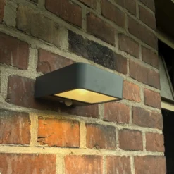 Lámpara solar LED de pared Megatron Wandia, sensor