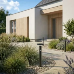 Lámpara solar LED de pie Kalen de PRIOS, negra, 50 cm, con sensor