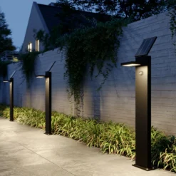 Lámpara solar LED para caminos Lucande Silvan, 100 cm, sensor, antracita